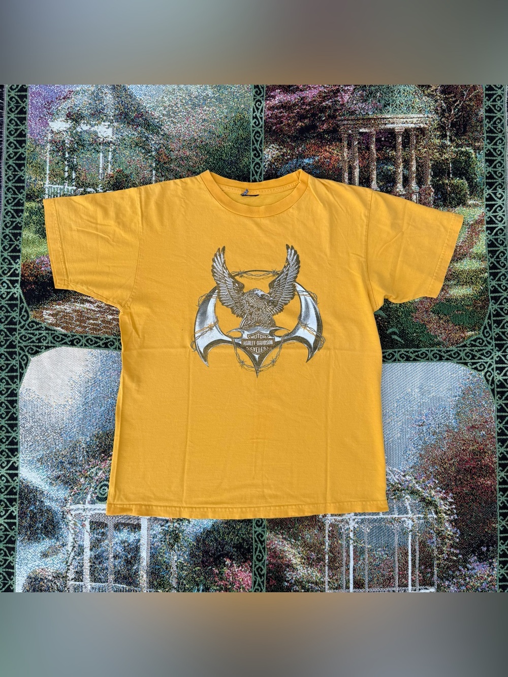 Vintage Y2K 2004 Harley Davidson Yellow Eagle Chrome Graphic T-shirt